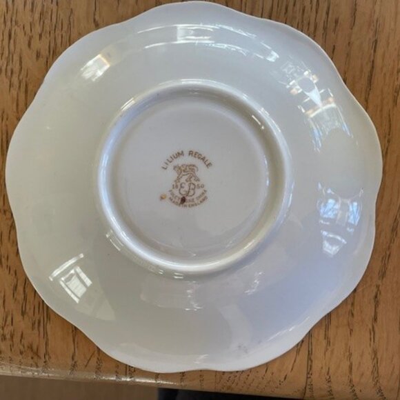 Vtg. FOLEY LILIUM REGALE TEA CUP & SAUCER Light Blue, Hand Painted Yellow Lily - Picture 9 of 12